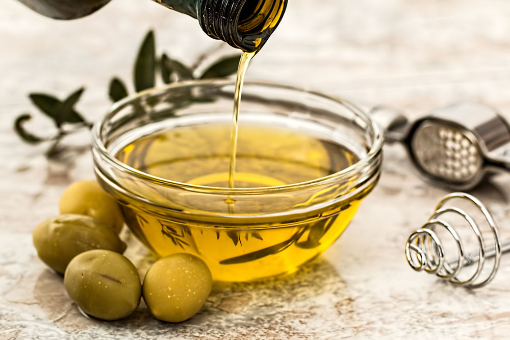 4 Popular Carrier Oils for Hair and Skin