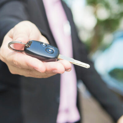 Advantages and Disadvantages of Financing and Leasing Vehicles