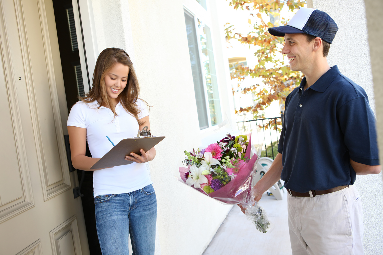 The Pros and Cons of Ordering Flower Delivery