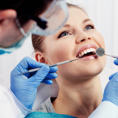 Dental Implants Or Dentures? Which One Should You Opt For?